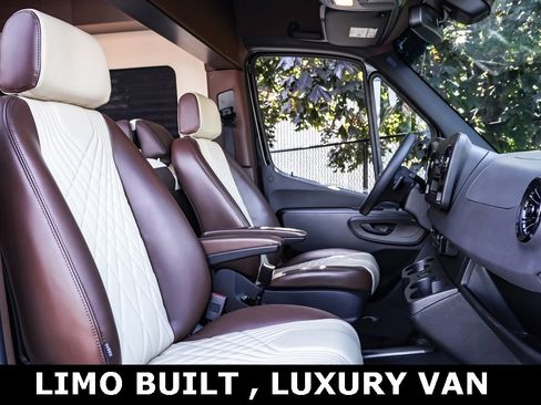 Used 2023 Mercedes-Benz Sprinter 2500 image 14