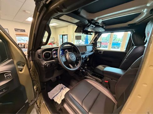 New 2025 Jeep Wrangler Unlimited Rubicon w/ Convenience Group AWD/4WD image 14