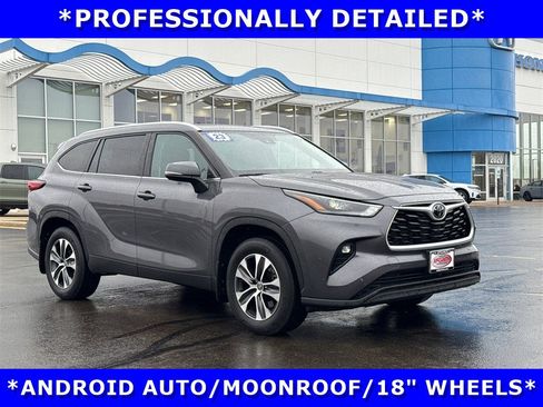 Used 2023 Toyota Highlander XLE image 3