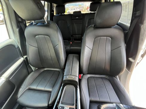 Used 2025 Mercedes-Benz GLB 250 4MATIC image 37