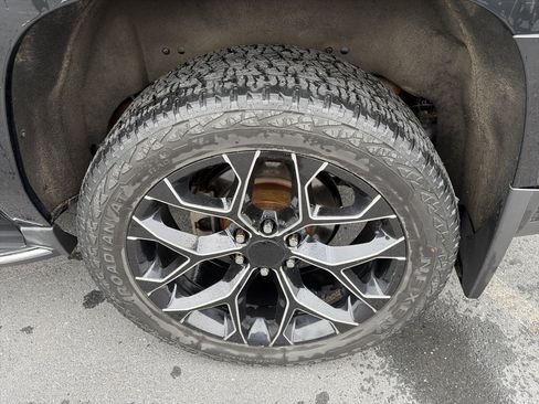 Used 2018 Cadillac Escalade ESV Luxury AWD/4WD image 9