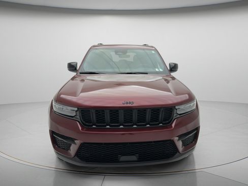 Used 2025 Jeep Grand Cherokee Altitude AWD/4WD image 6