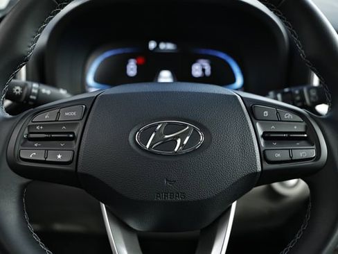 Certified 2025 Hyundai Venue SEL FWD image 30