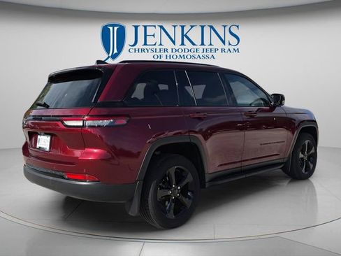 Used 2024 Jeep Grand Cherokee Altitude image 4