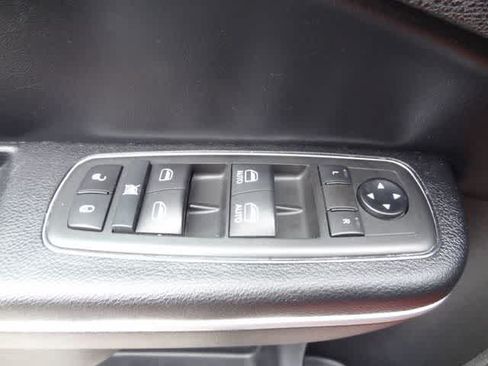 Used 2021 Chrysler 300 Touring RWD image 14