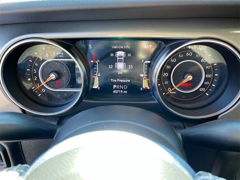 Used 2023 Jeep Gladiator Overland image 14