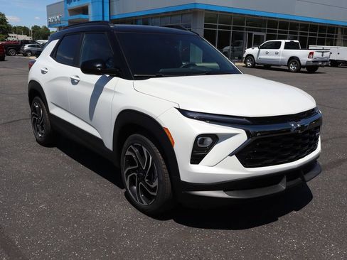 New 2026 Chevrolet TrailBlazer RS w/ Convenience Package FWD image 2