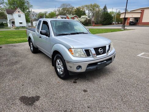 Used 2011 Nissan Frontier SV AWD/4WD image 14