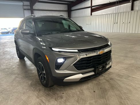 Used 2025 Chevrolet TrailBlazer LT AWD/4WD image 7