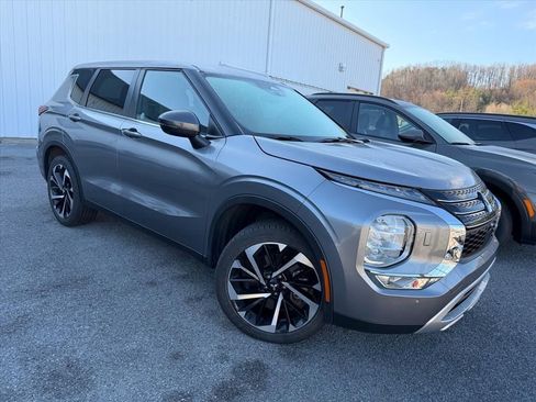 Used 2022 Mitsubishi Outlander SE image 13