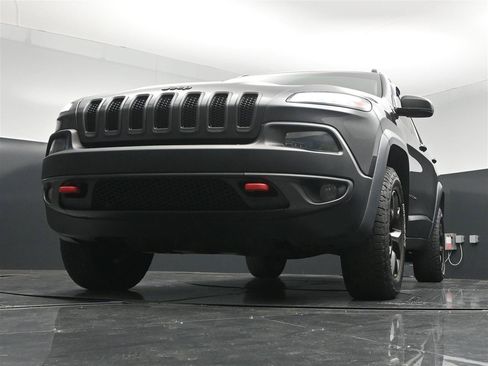 Used 2015 Jeep Cherokee Trailhawk w/ Comfort/Convenience Group AWD/4WD image 29