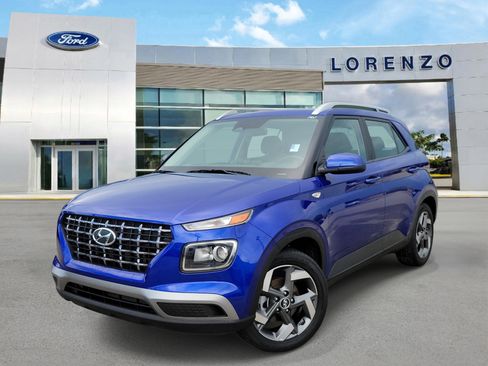 Used 2025 Hyundai Venue SEL FWD image 1
