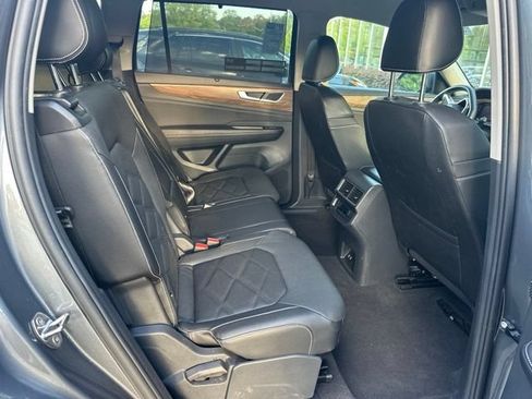 Used 2025 Volkswagen Atlas SE FWD image 11
