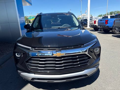 Used 2025 Chevrolet TrailBlazer LT AWD/4WD image 3