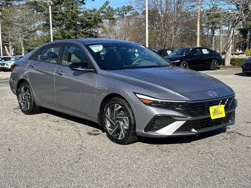 New 2025 Hyundai Elantra SEL image 9