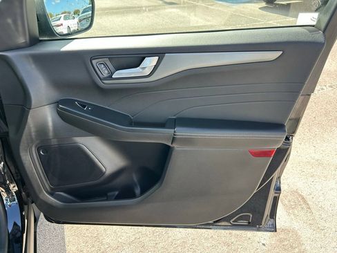 New 2023 Ford Escape SE FWD image 41
