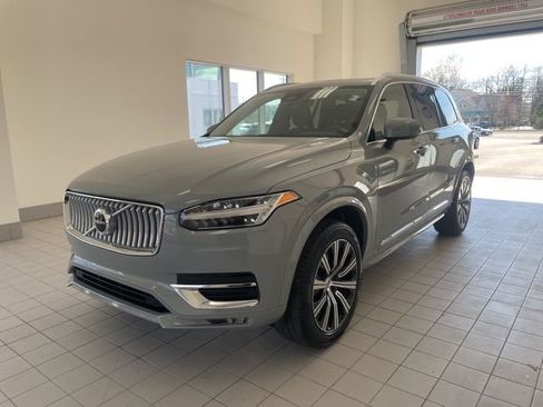 Used 2025 Volvo XC90 B5 Core image 1