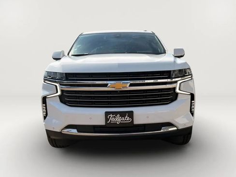 Used 2021 Chevrolet Suburban LT w/ LT Signature Package AWD/4WD image 3