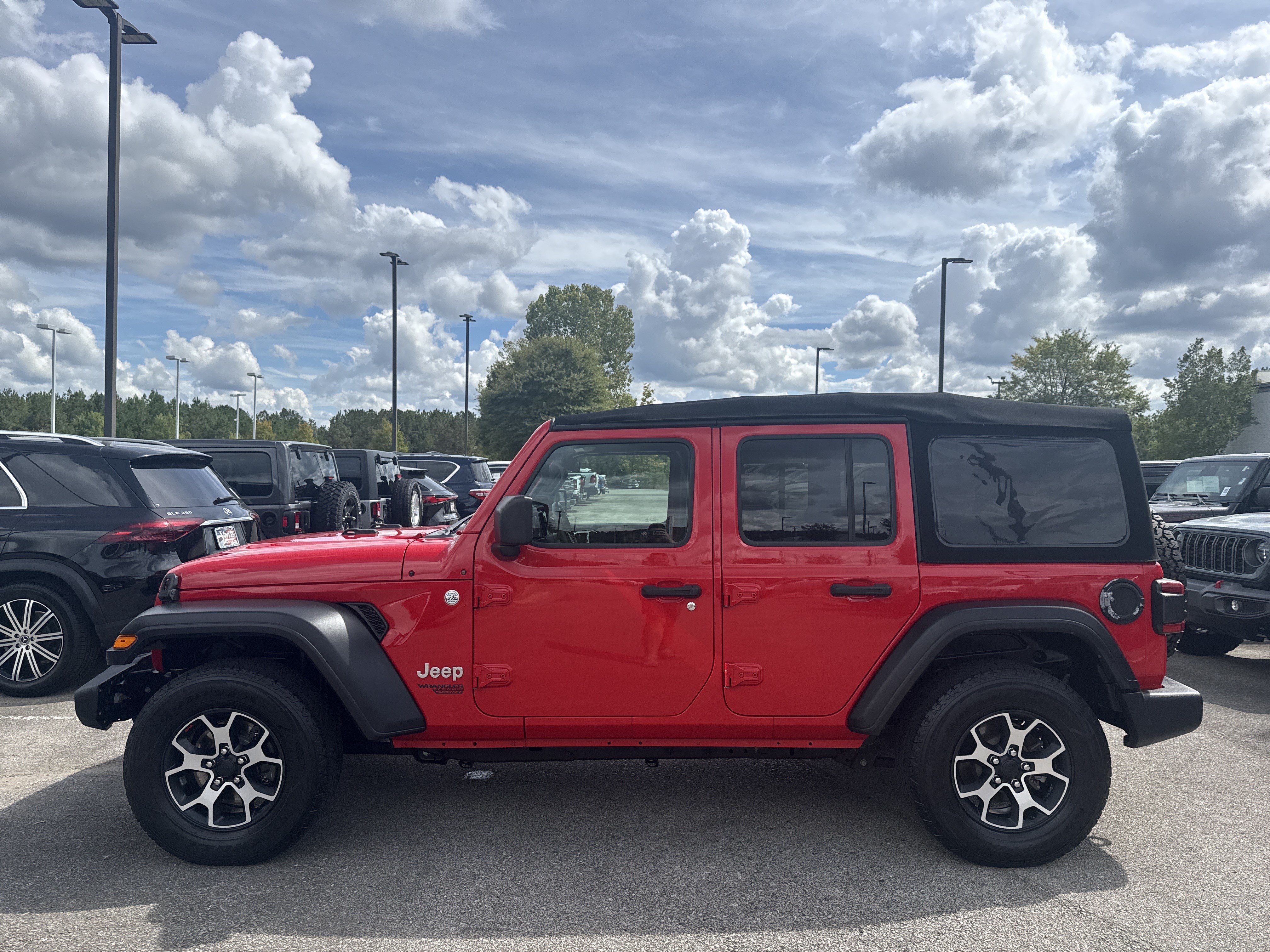 Used 2019 Jeep Wrangler Unlimited Sport S AWD/4WD image 4