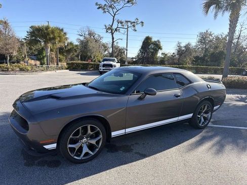 Used 2017 Dodge Challenger SXT image 7