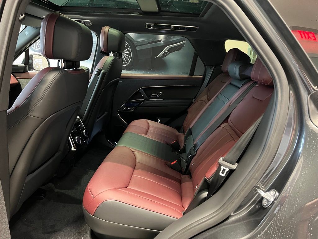 New 2025 Land Rover Range Rover Sport Dynamic SE AWD/4WD image 9