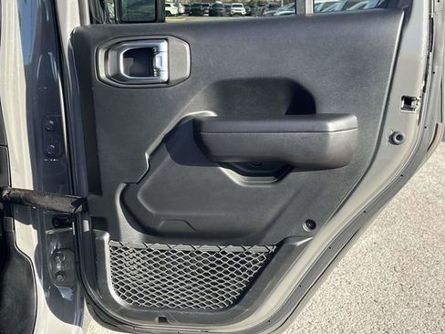 Used 2021 Jeep Gladiator Sport image 22