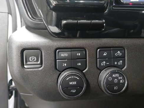 Used 2024 Chevrolet Silverado 2500 ZR2 w/ Technology Package AWD/4WD image 26