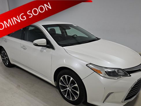 Used 2018 Toyota Avalon XLE FWD image 1