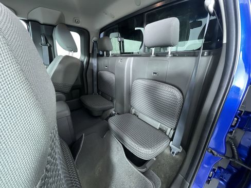 Used 2013 Nissan Frontier SV image 19