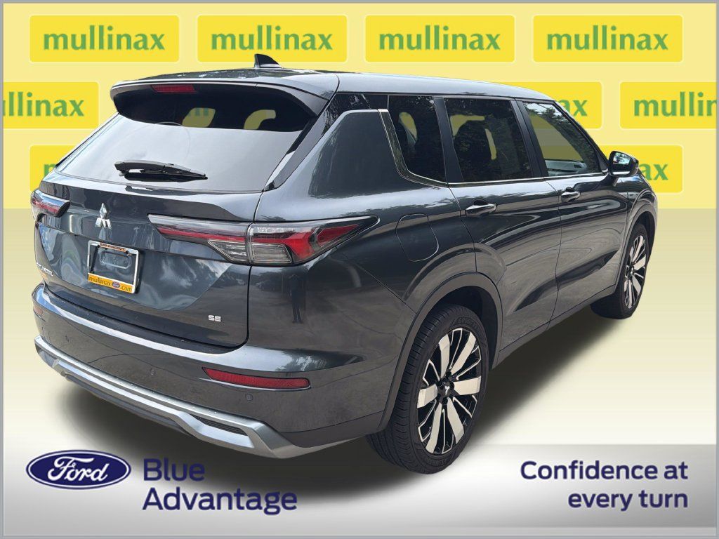 Used 2025 Mitsubishi Outlander SE FWD image 4