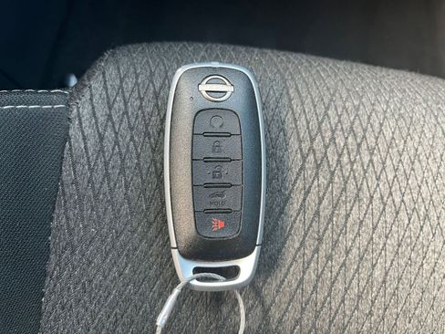 Used 2025 Nissan Rogue SV image 21