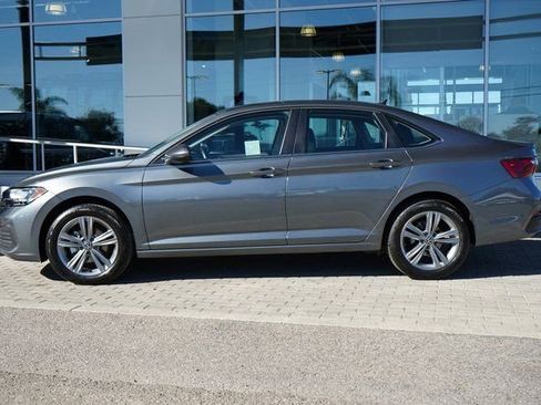 Used 2024 Volkswagen Jetta SE image 5