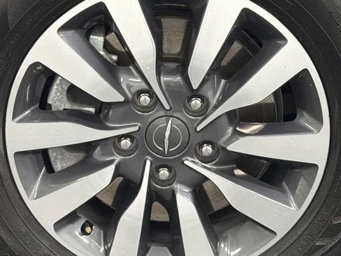 Used 2021 Chrysler Pacifica Touring w/ Uconnect Theater Family Group image 5