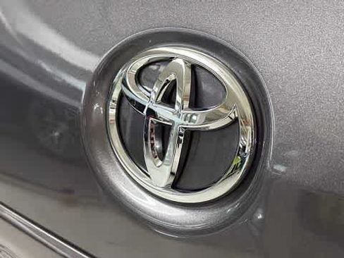 Used 2018 Toyota Sienna SE Premium FWD image 8