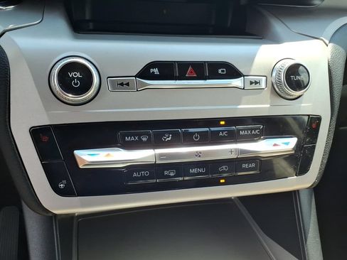 Used 2023 Ford Explorer XLT w/ Equipment Group 202A AWD/4WD image 8