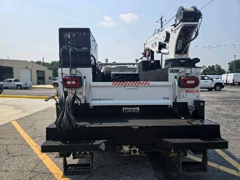 Used 2022 Ford F550 4x4 Crew Cab Super Duty w/ Power Equipment Group image 8