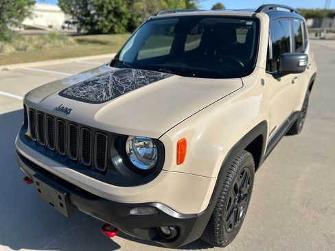 Used 2017 Jeep Renegade Trailhawk AWD/4WD image 2