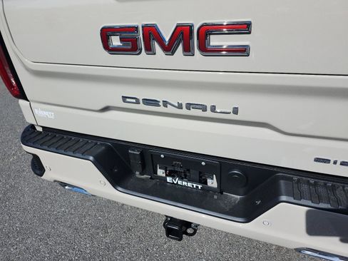 Used 2026 GMC Sierra 1500 Denali w/ Denali Reserve Package AWD/4WD image 4
