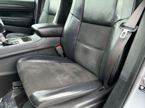 Used 2021 Jeep Grand Cherokee Laredo X AWD/4WD image 17