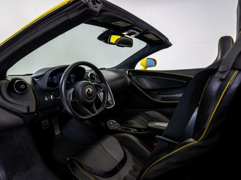 Used 2018 McLaren 570S Spider image 19