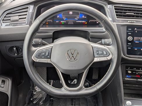 Used 2024 Volkswagen Tiguan SE image 22