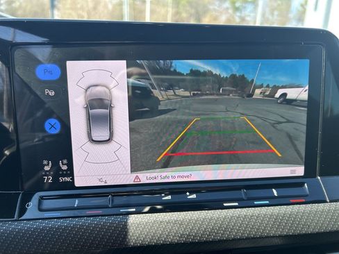 Used 2022 Volkswagen Golf R image 27