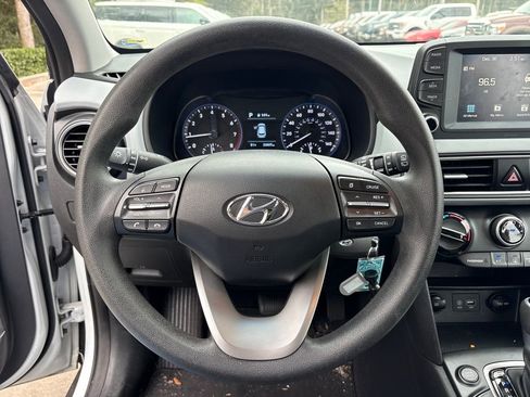 Used 2021 Hyundai Kona SE image 17
