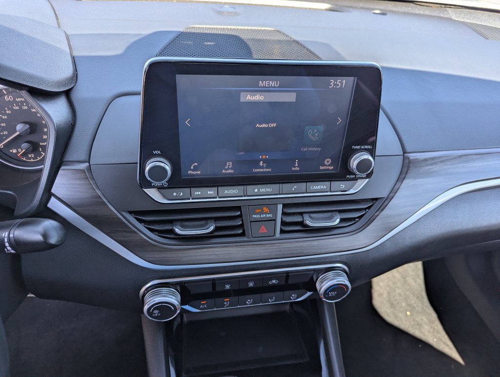Used 2024 Nissan Altima 2.5 SV FWD image 17