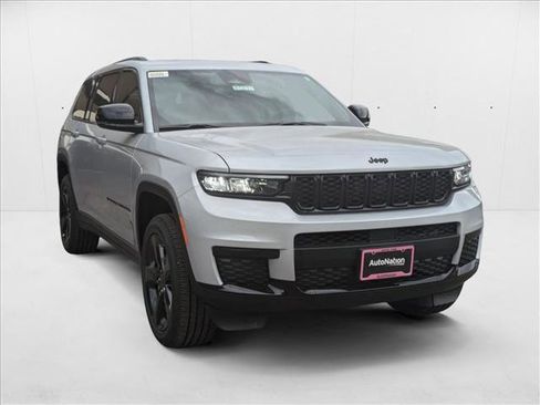 New 2025 Jeep Grand Cherokee L Altitude image 7