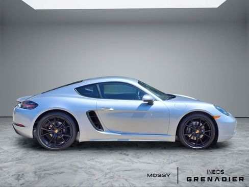 Used 2024 Porsche 718 Cayman RWD image 8