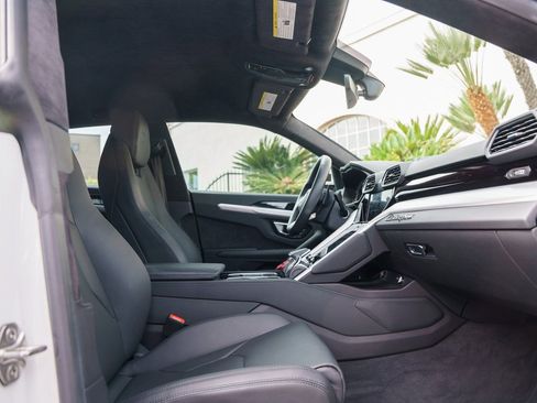 Used 2023 Lamborghini Urus S image 8