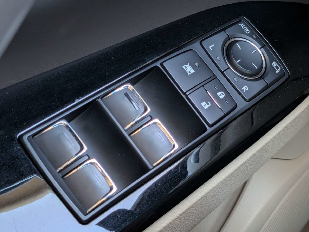 Used 2018 Lexus LX 570 4WD w/ Luxury Package image 31