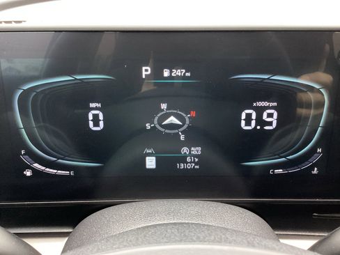 Used 2025 Kia Sportage EX image 23