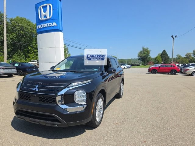 Used 2024 Mitsubishi Outlander ES AWD/4WD image 3